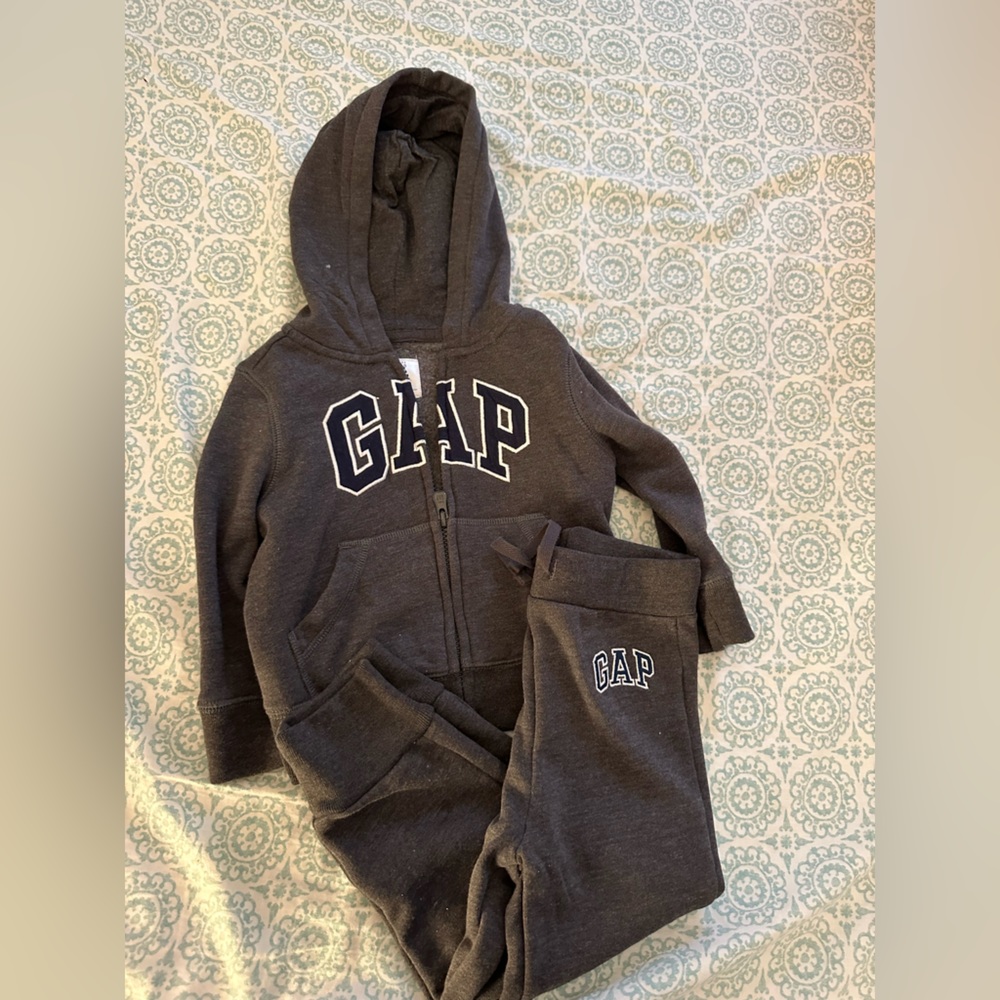 Gap sweatsuit